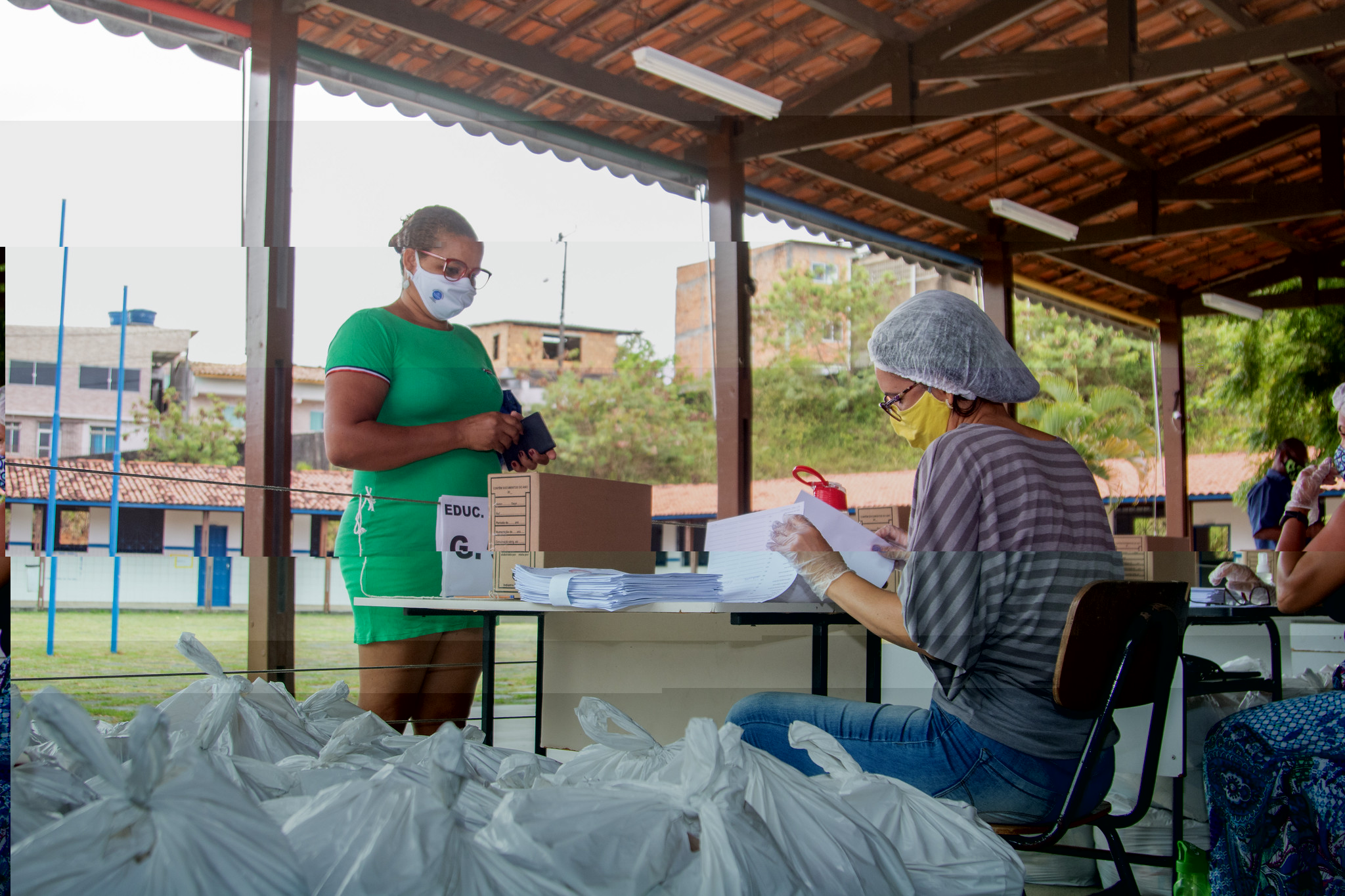 Kits alimentao garantem segurana alimentar de estudantes em Lauro de Freitas: entrega da stima etapa segue at o dia 5 de outubro