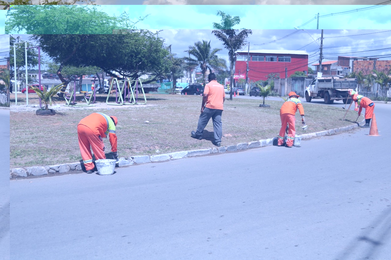 Prefeitura de Lauro de Freitas realiza mutiro de limpeza na cidade e moradores chamam ateno para educao ambiental