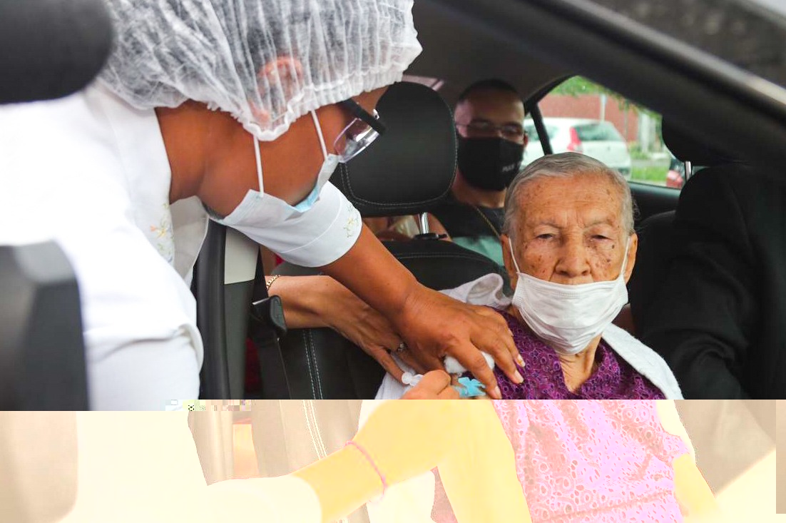 Em Lauro de Freitas, combate a Covid-19 avana com imunizao de idosos acima de 90 anos