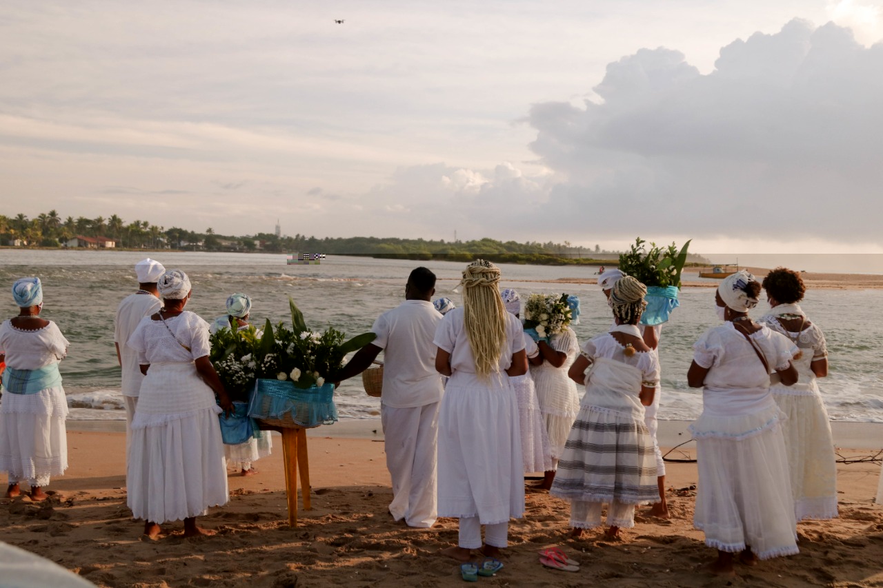 F e pedidos pelo fim da pandemia marcam homenagens a Iemanj em Lauro de Freitas