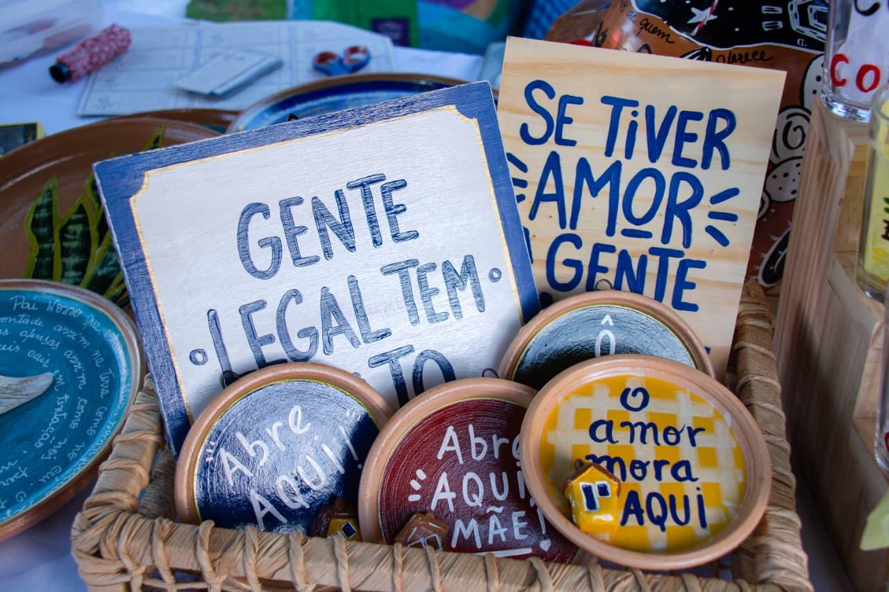 SEMDET_cobertura%20feira%20economia%20solid%C3%A1ria%20dia%20das%20maes_foto%20Viviane%20Moreira_8.5%20%284%29 Feira de Economia Solidária celebra Dia das Mães com cultura, música e empreendedorismo em Lauro de Freitas