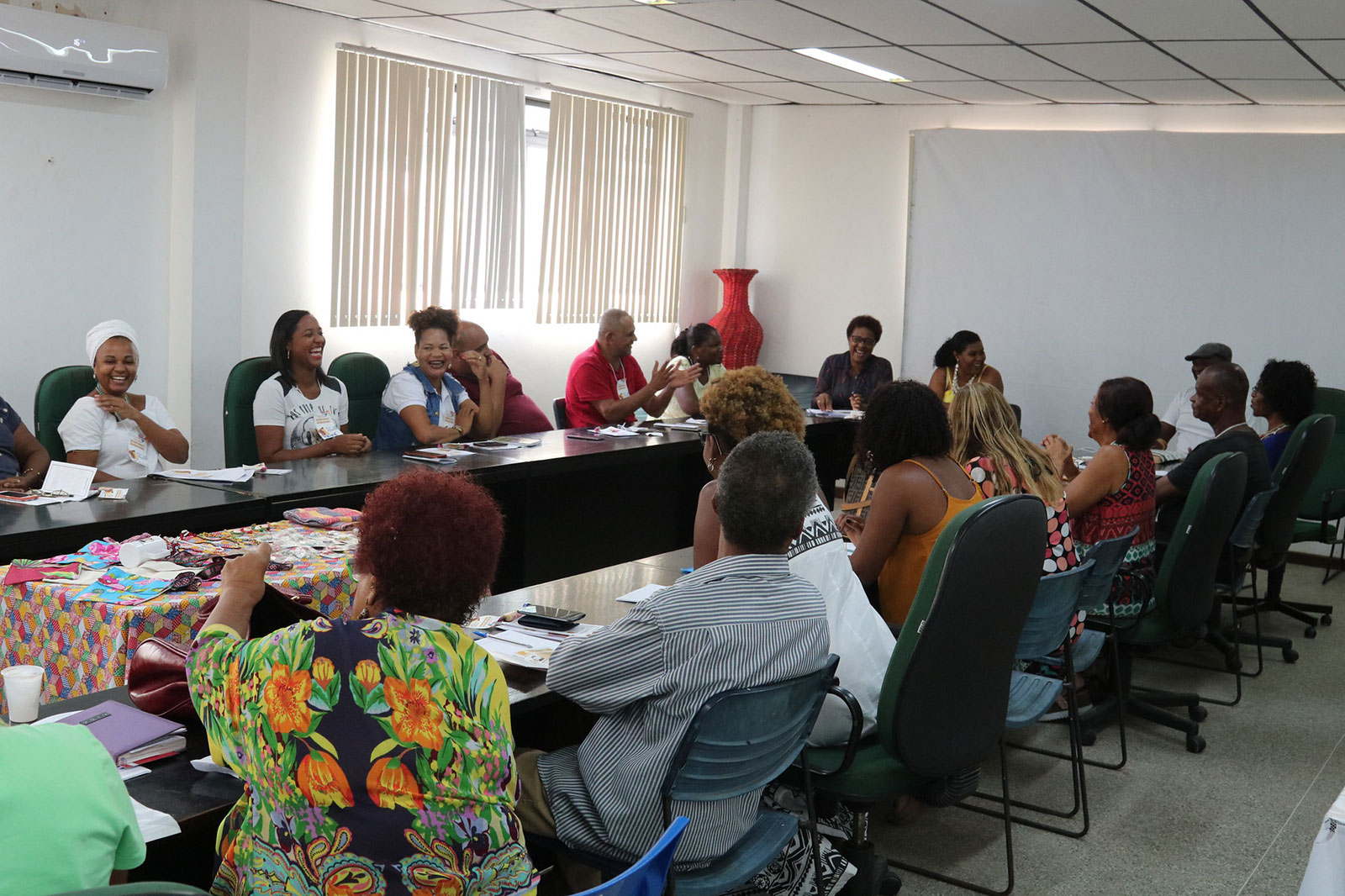 Roda de conversa incentiva empreendedorismo das Mulheres Negras em Lauro de Freitas