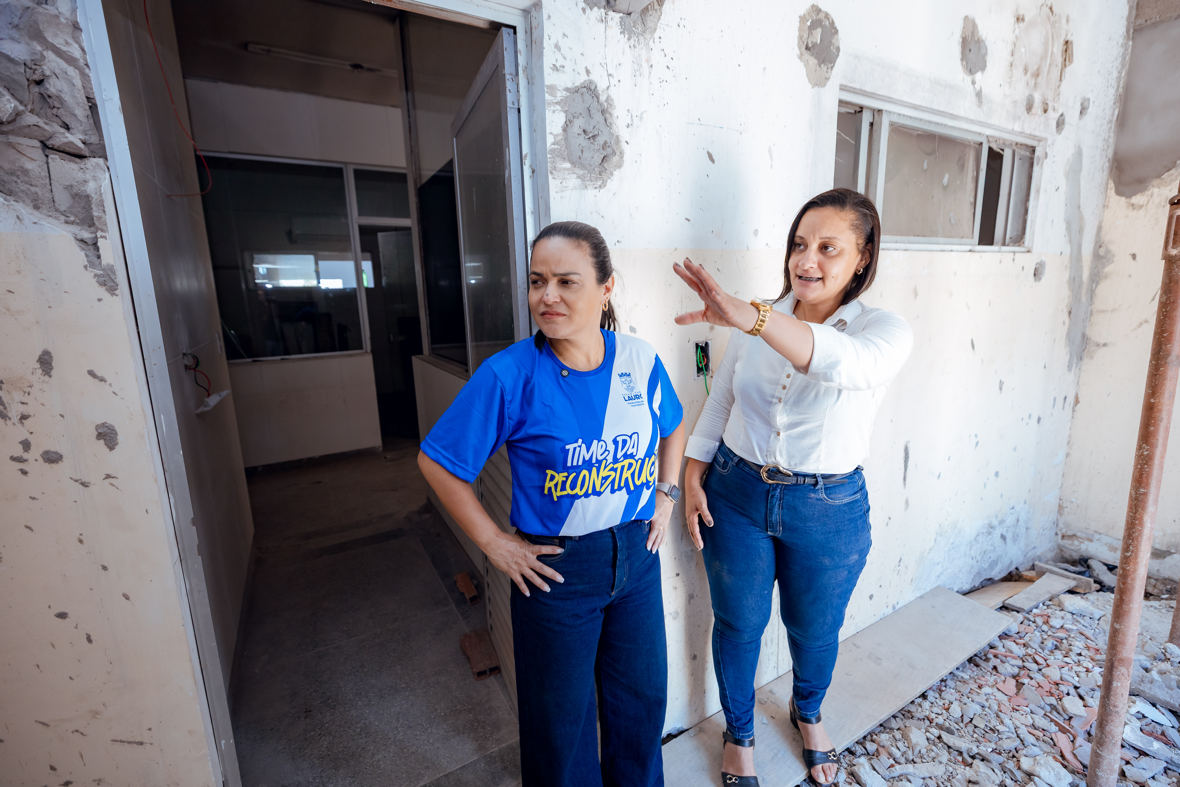 20/10/2026 - Com 70% de execução, obra da Cozinha Comunitária de Itinga recebe visita técnica da prefeita Débora Regis