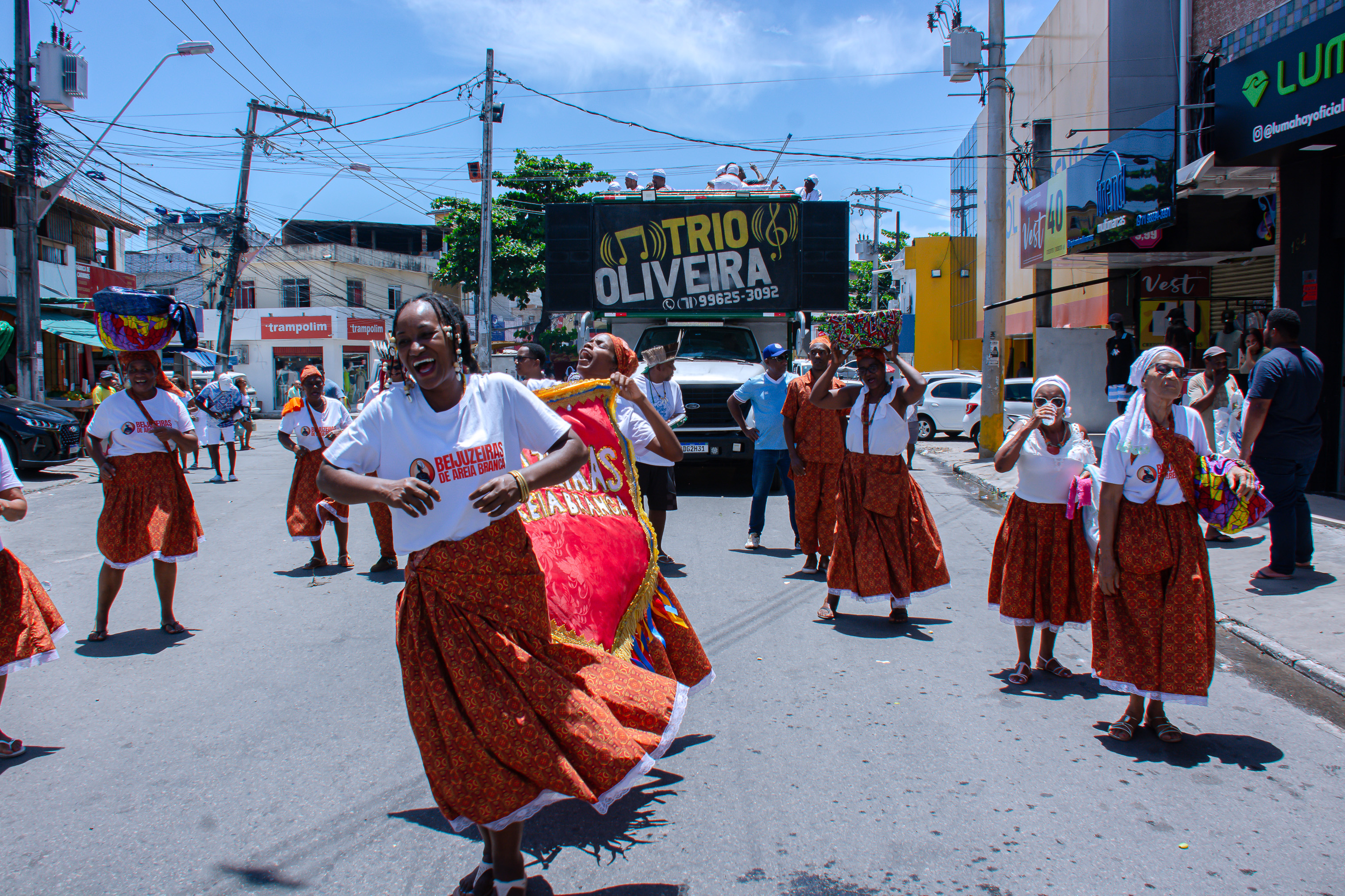 23/7/2026 - Lauro de Freitas realiza desfile cívico em celebração aos 64 anos de emancipação neste sábado (25)