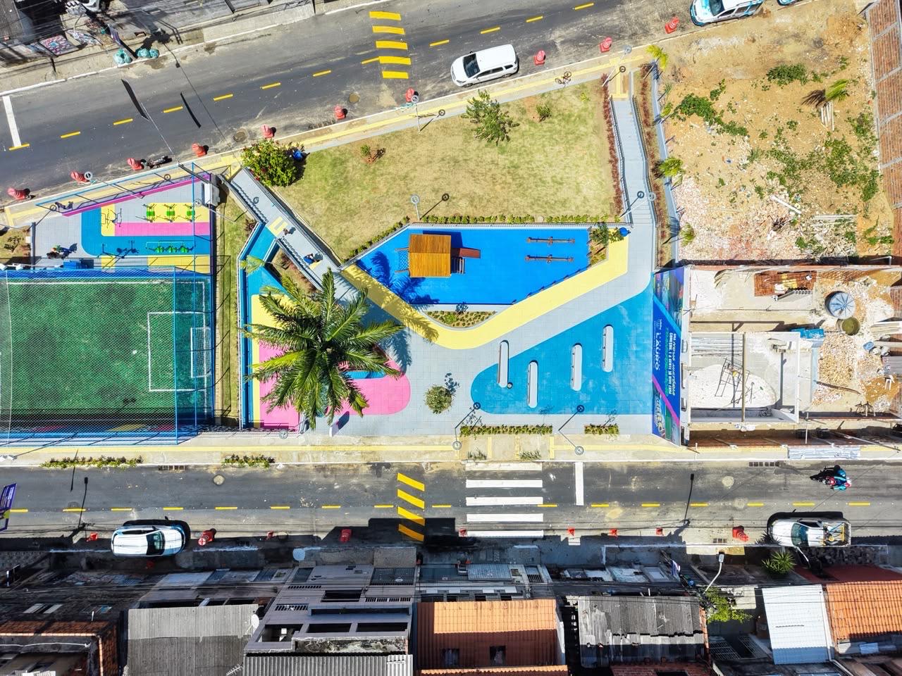 9/10/2026 - Praça Santa Bárbara ganha nome de Bibas Samba e campo de grama sintética após requalificação
