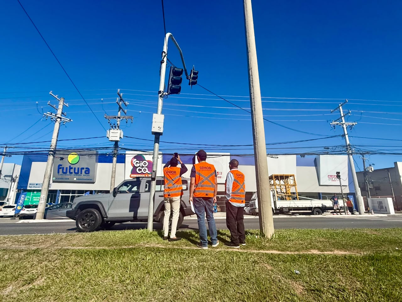 Prefeitura realiza estudos para implantação de controle de velocidade e avanço de sinal sobre faixa de pedestres