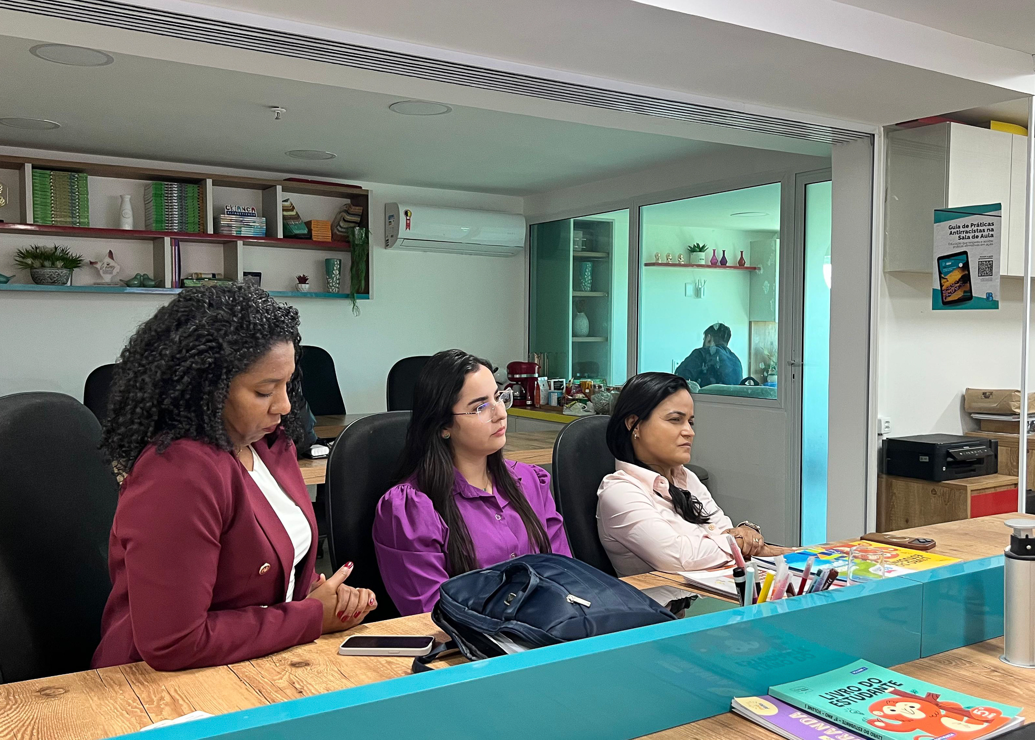 Prefeita Débora Regis formaliza adesão de Lauro de Freitas ao Programa Educar pra Valer