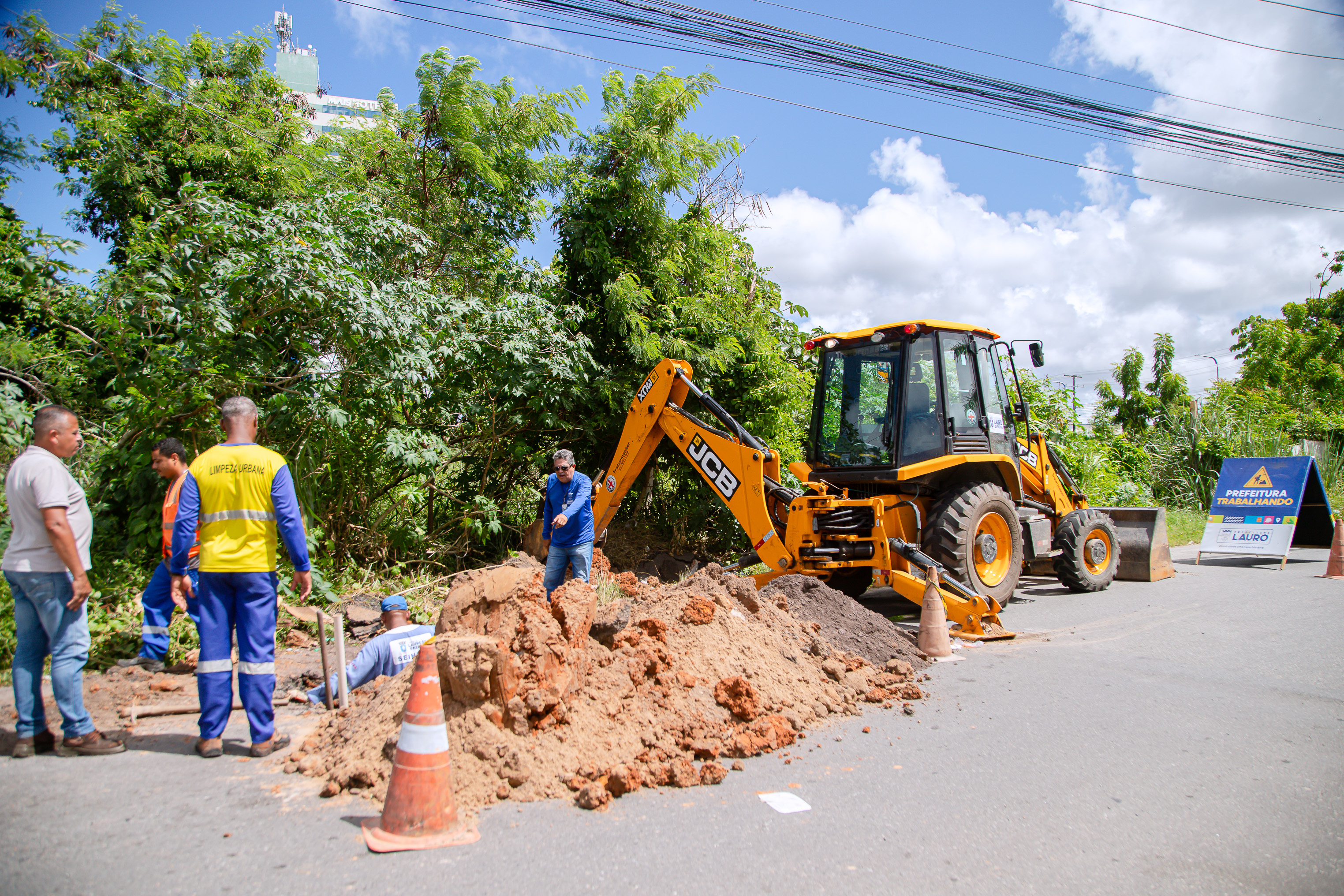 Prefeitura de Lauro de Freitas intensifica serviços de drenagem em diversos pontos da cidade