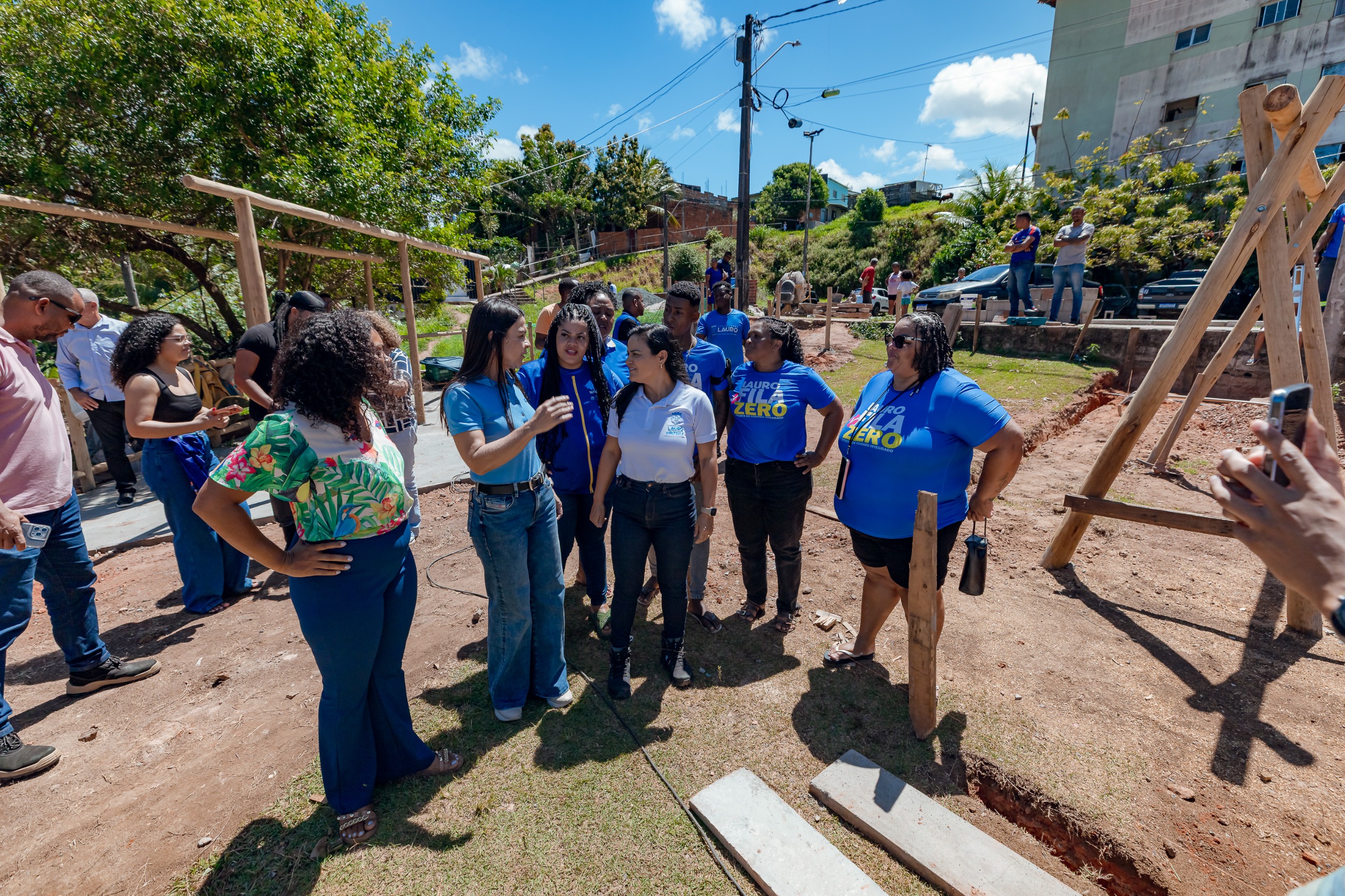 14/9/2026 - Prefeita Débora Regis visita obra de requalificação da Praça do Lindu, em Itinga  