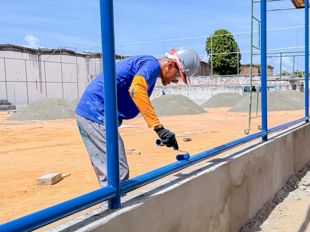 27/8/2026 - Obras da nova Arena Poeirão avançam com instalação de alambrado e preparação para gramado sintético