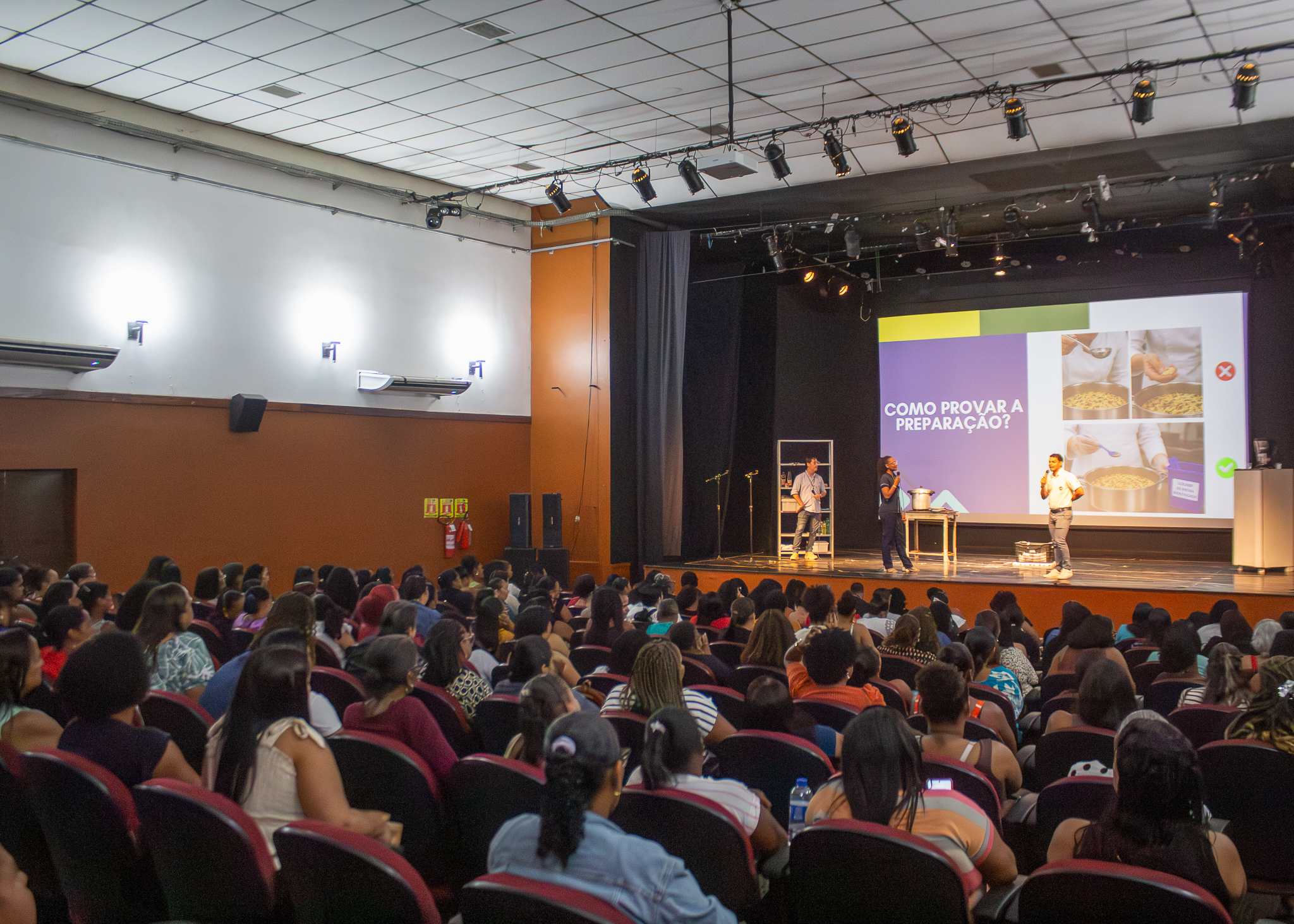 Prefeitura capacita cozinheiras escolares e fortalece a alimentação na rede municipal