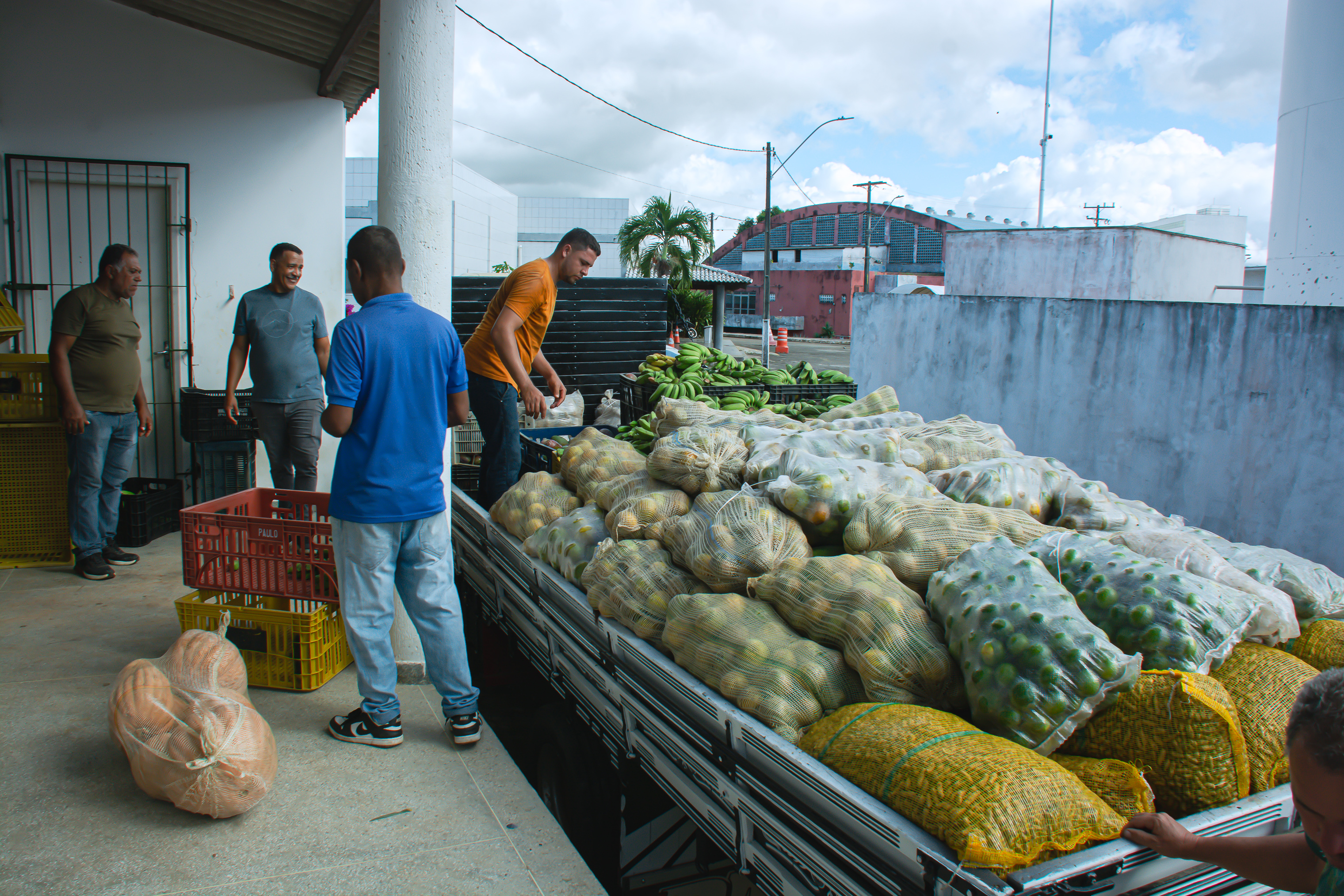 Prefeitura de Lauro de Freitas adquire hortifrutis por meio do PAA Alimentos