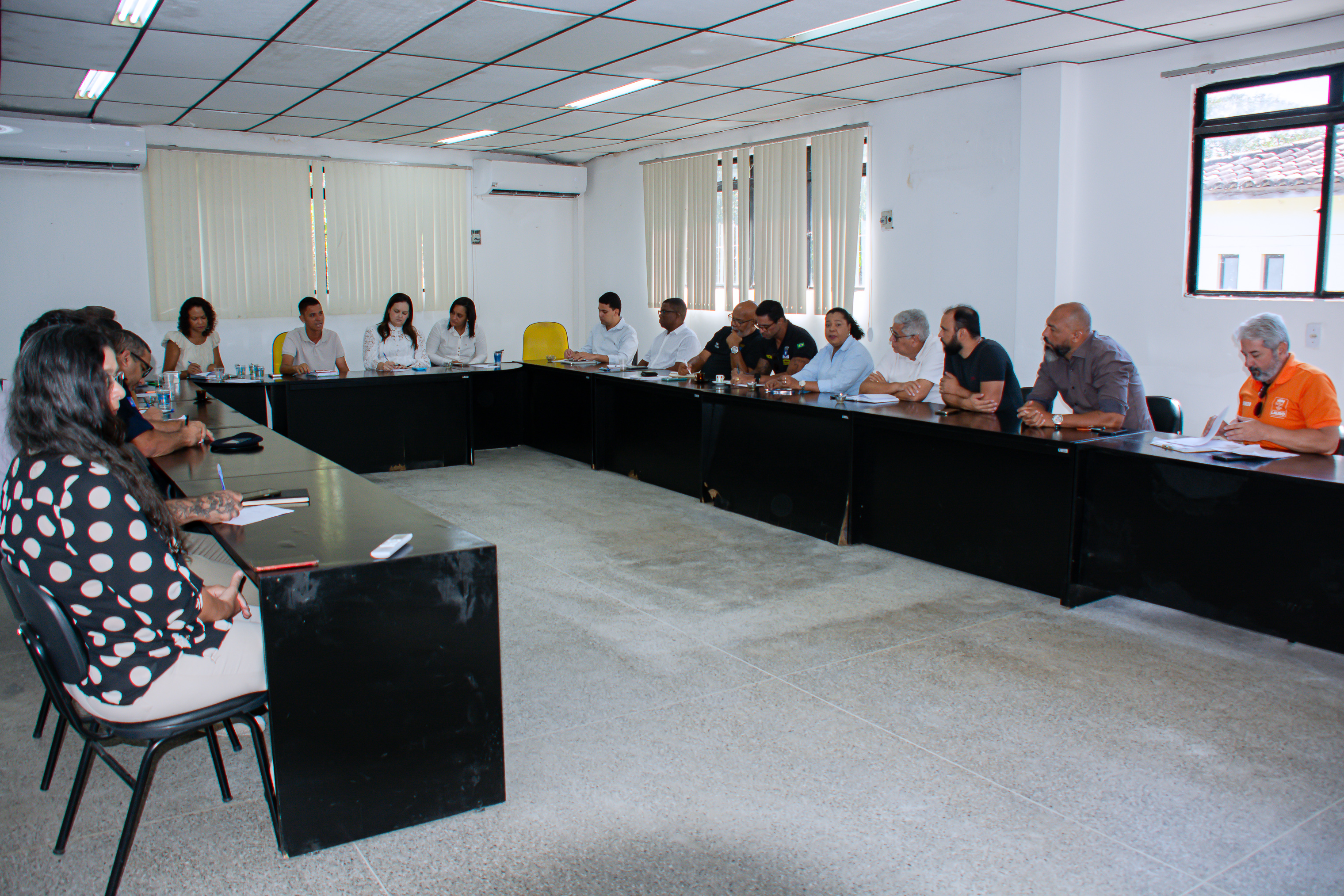 26/8/2026 - Prefeitura de Lauro de Freitas reúne secretarias para planejar festas populares e aprimorar serviços