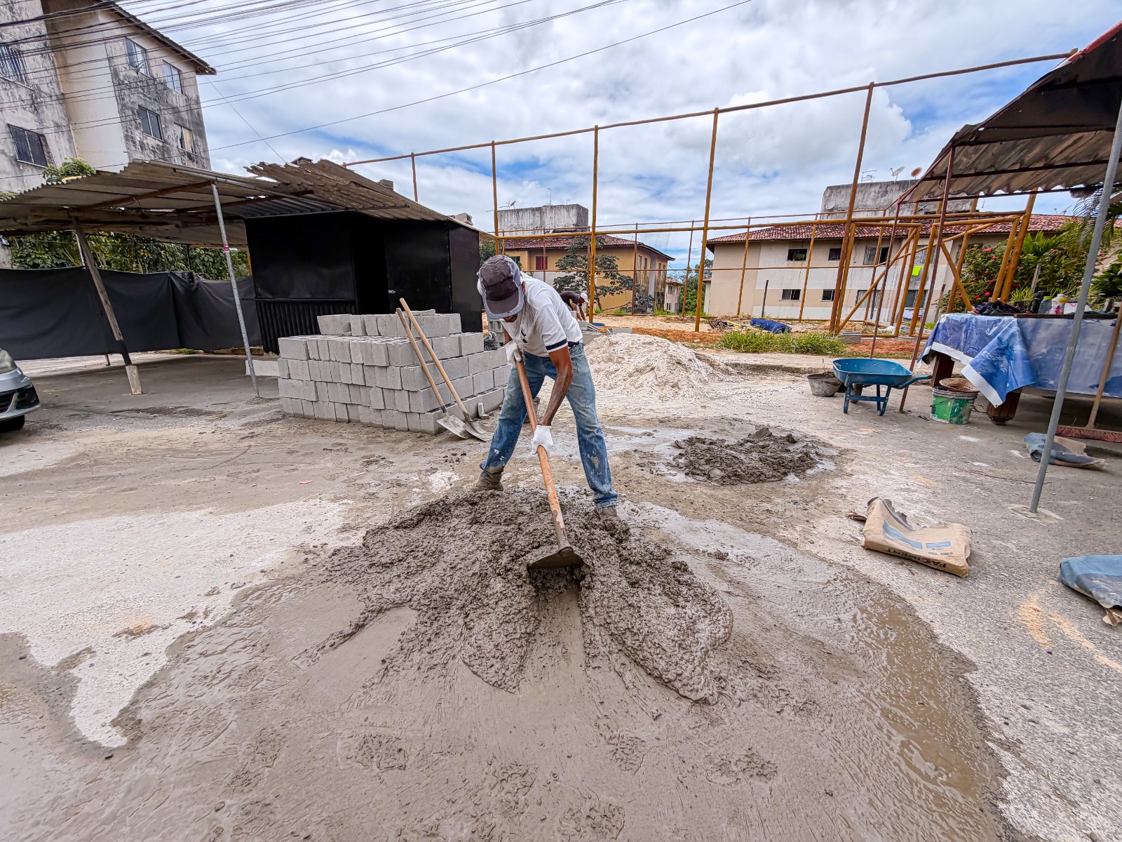 8/10/2026 - Prefeitura avança com a requalificação do campo de futevôlei no Dona Lindu