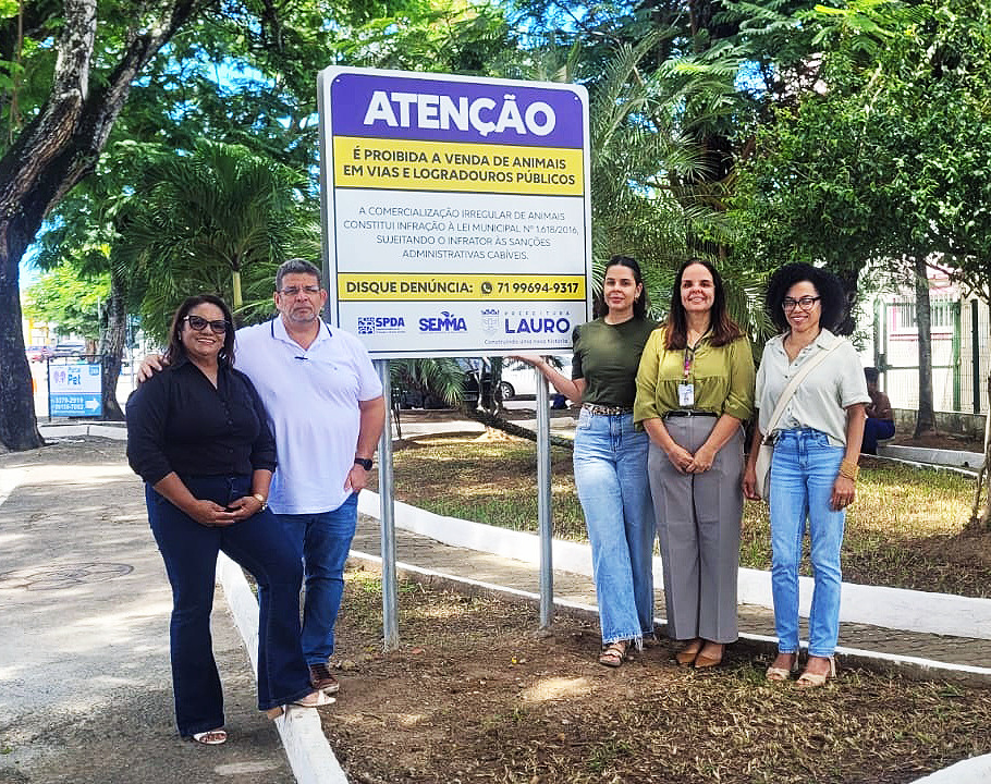 20/8/2026 - Prefeitura instala placas de sinalização para combater o comércio ilegal de animais em Lauro de Freitas
