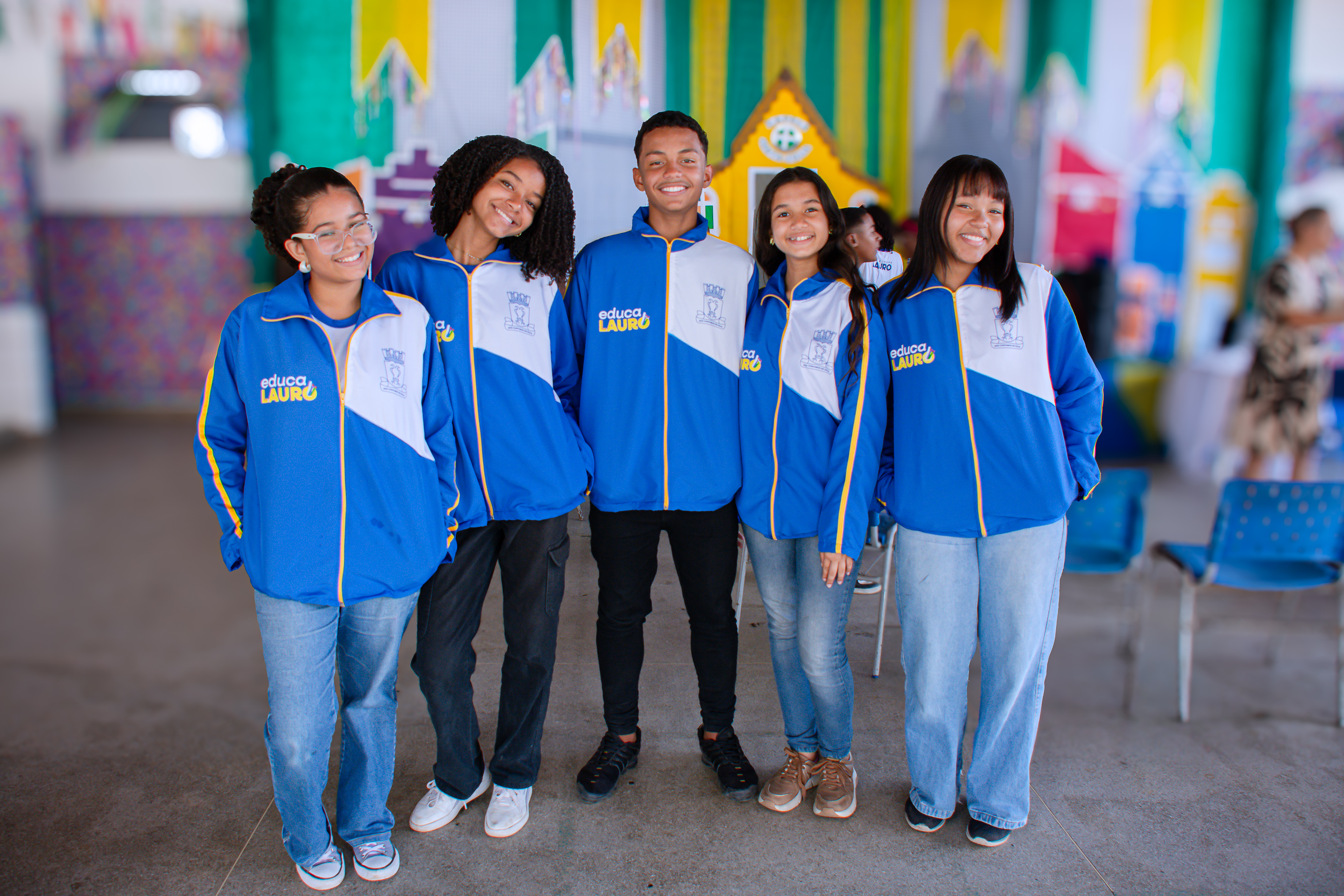 Prefeitura de Lauro de Freitas entrega casacos do fardamento escolar e reforça cuidado com os estudantes