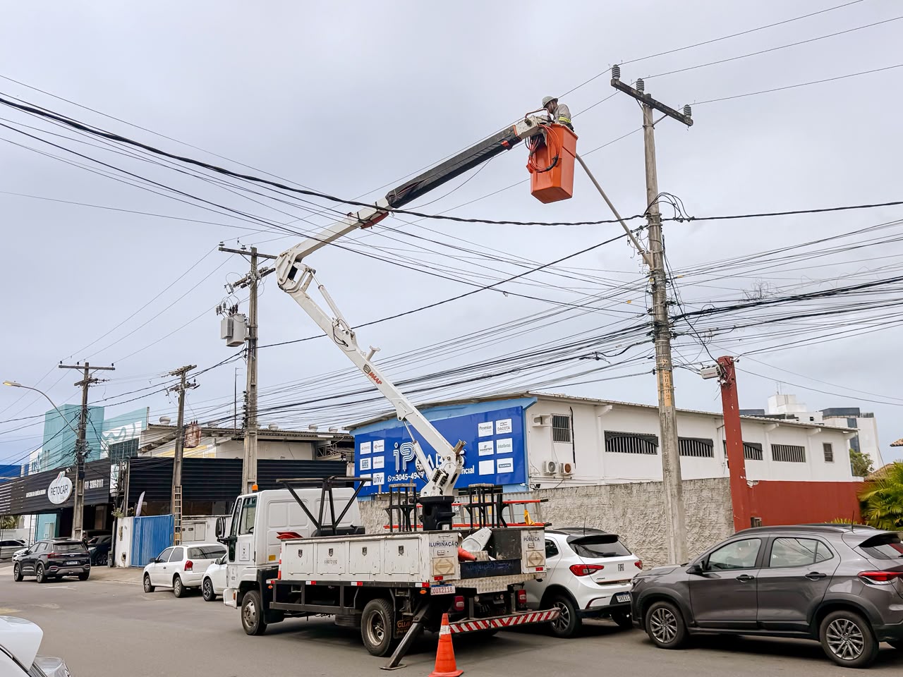24/8/2026 - Banho de Luz moderniza iluminação nas ruas Pelicano e Araponga, em Pitangueiras