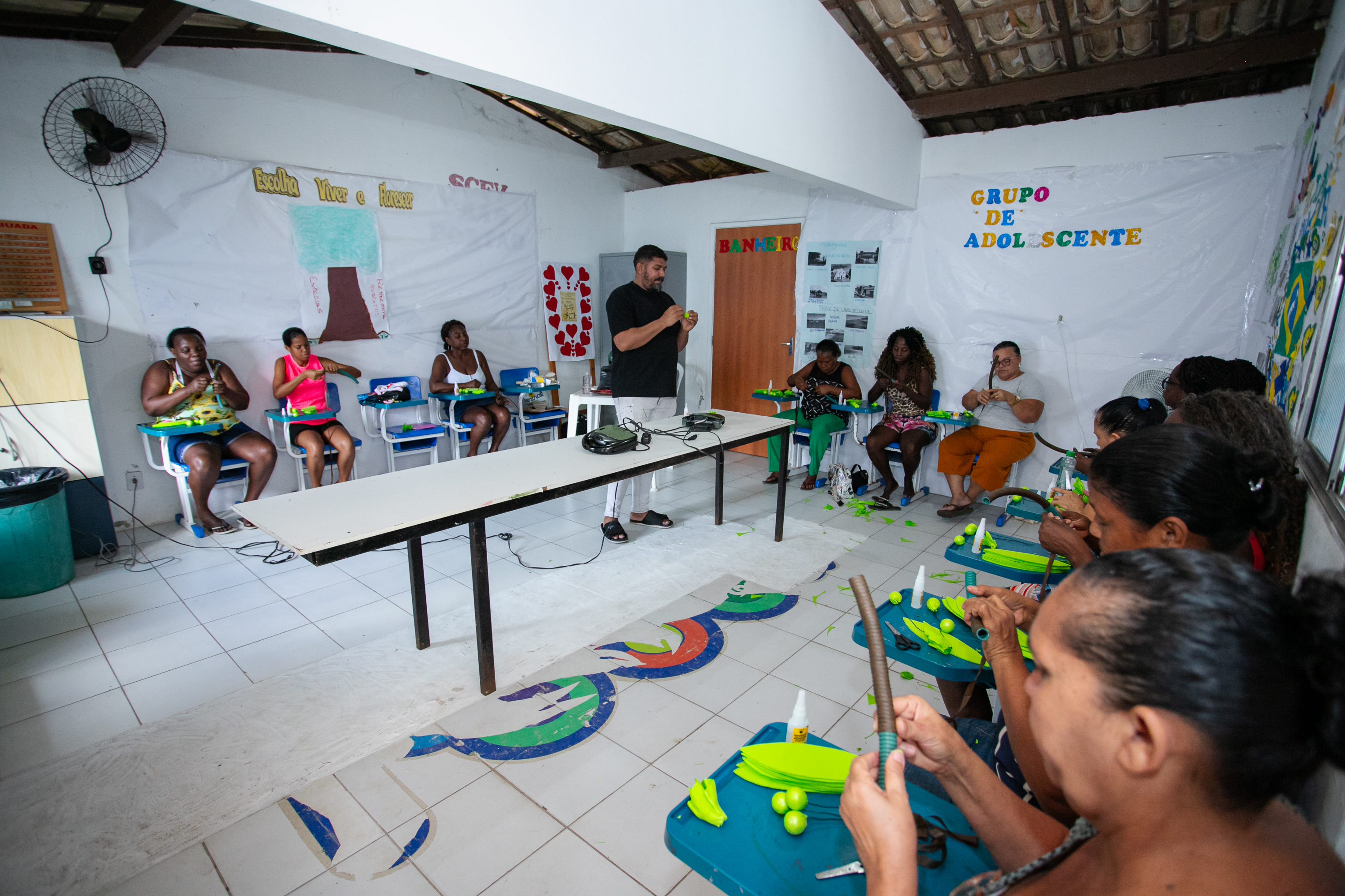 6/8/2026 - CRAS de Portão transforma criatividade em autonomia e renda através de oficina de flores artesanais