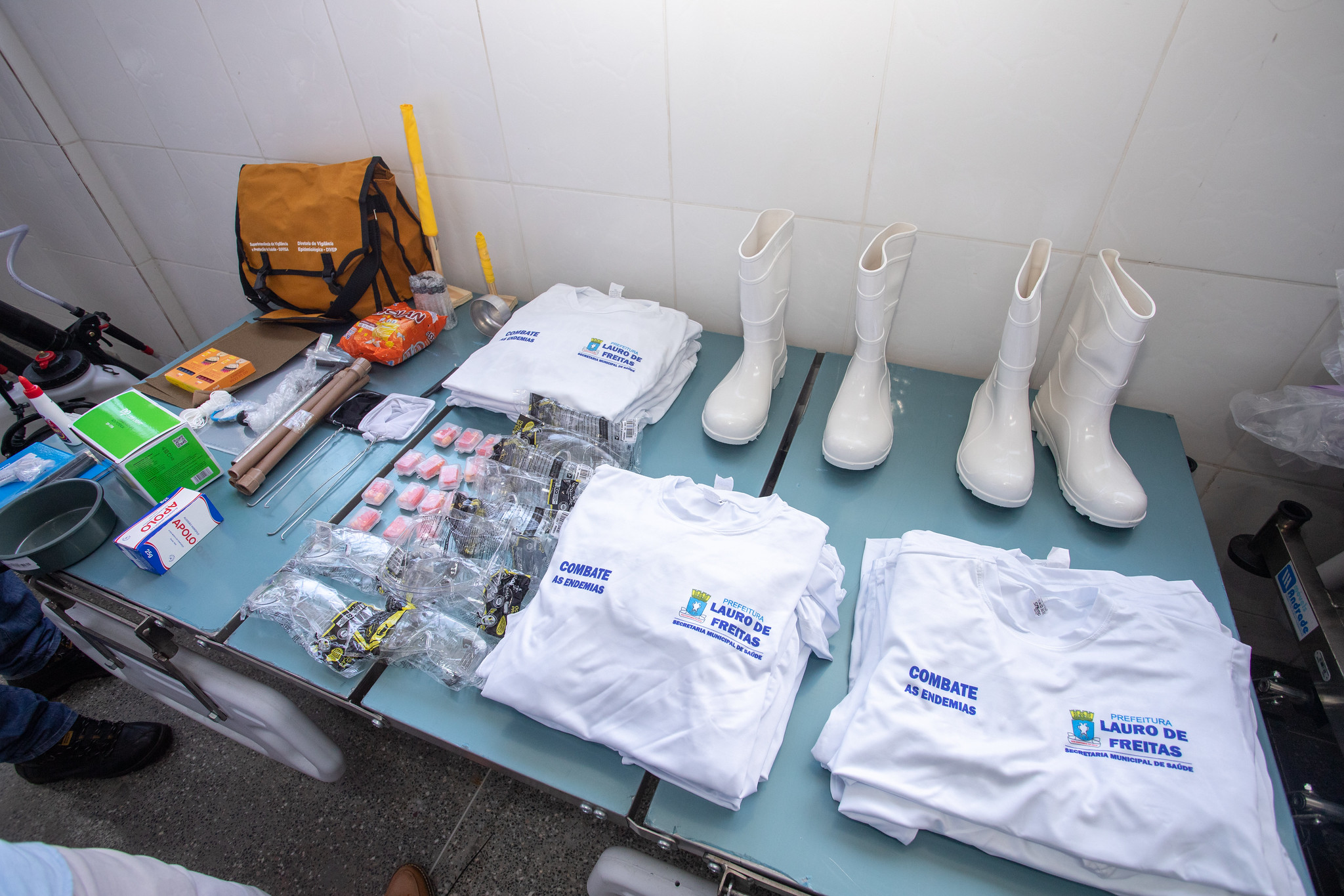 Agentes de endemias de Lauro de Freitas recebem kits para combate  dengue e fardamento