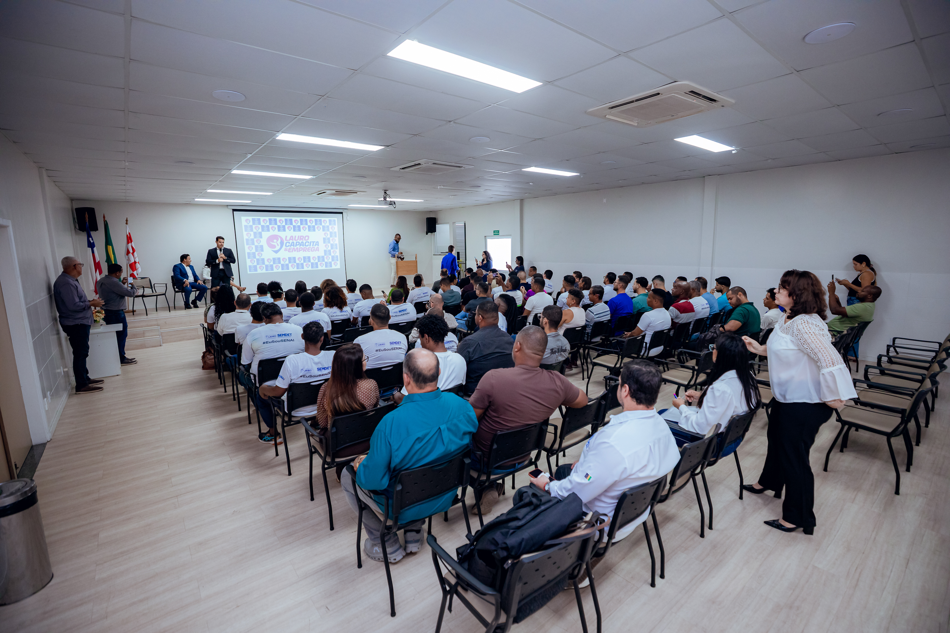 30/7/2026 - Entrega de certificados marca a conclusão dos cursos de qualificação profissional do programa Lauro Capacita
