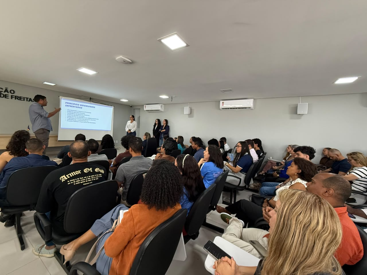 23/7/2026 - Workshop fortalece alinhamento estratégico entre servidores da Prefeitura de Lauro de Freitas