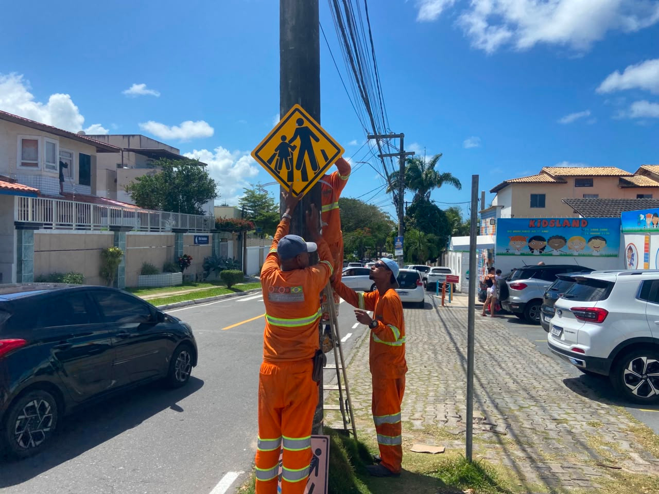 13/8/2026- Sinaliza Lauro reforça segurança viária nos bairros de Miragem e Itinga