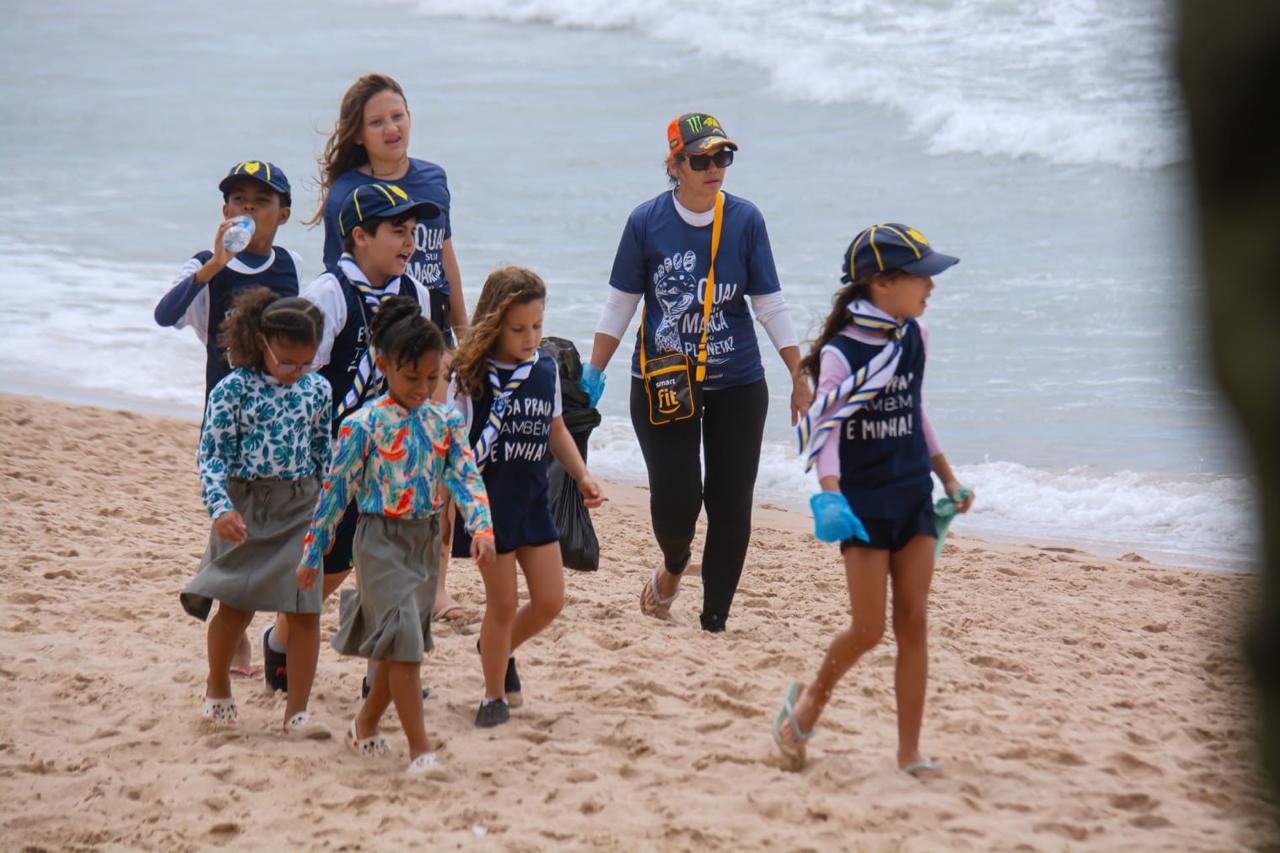 19/9/2026  - Mutirão de limpeza reúne voluntários na Praia do Surf, em Vilas do Atlântico
