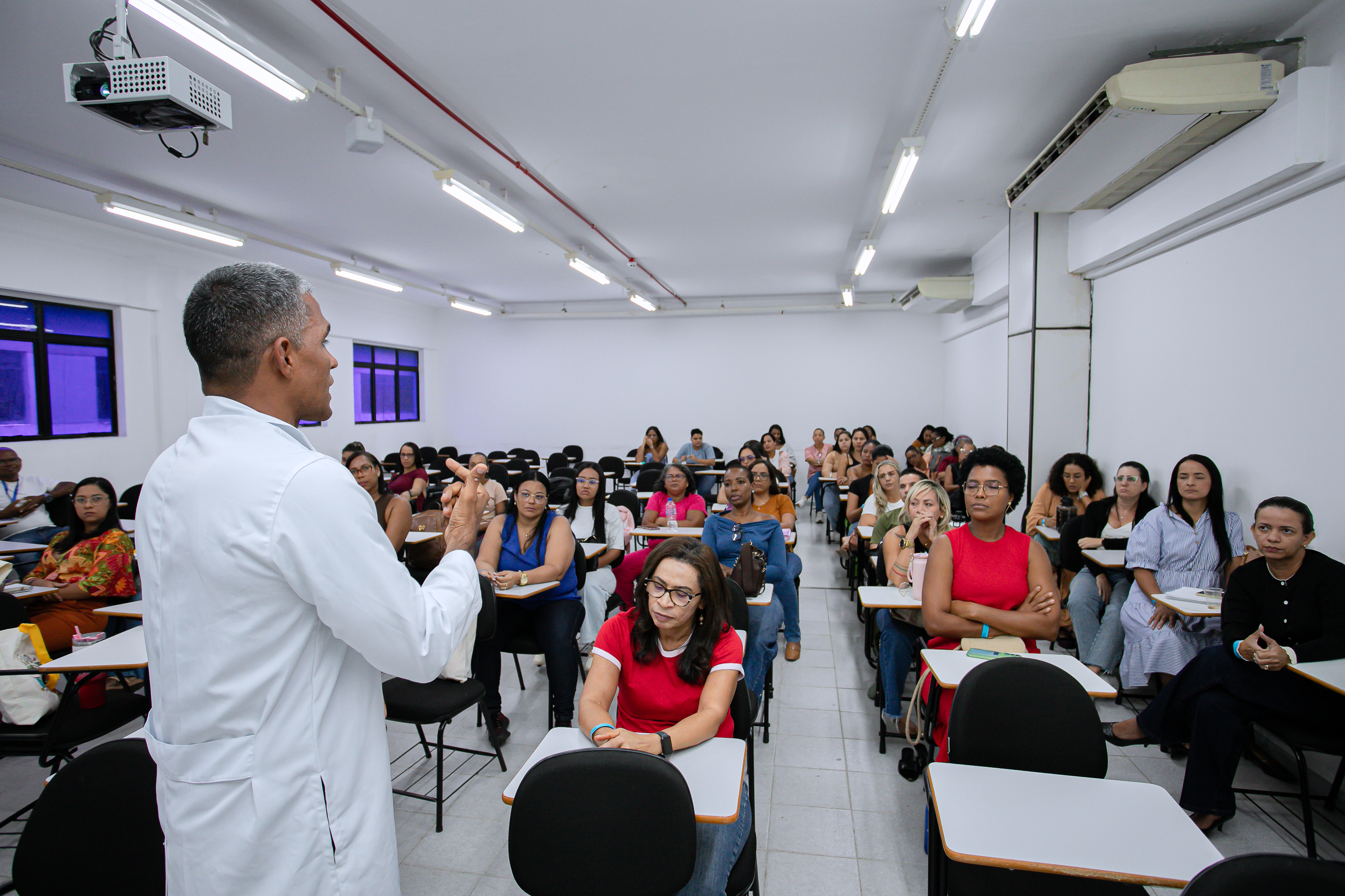 22/10/2026 - Prefeitura de Lauro de Freitas capacita profissionais de saúde em suporte básico e avançado de vida na parada cardíaca