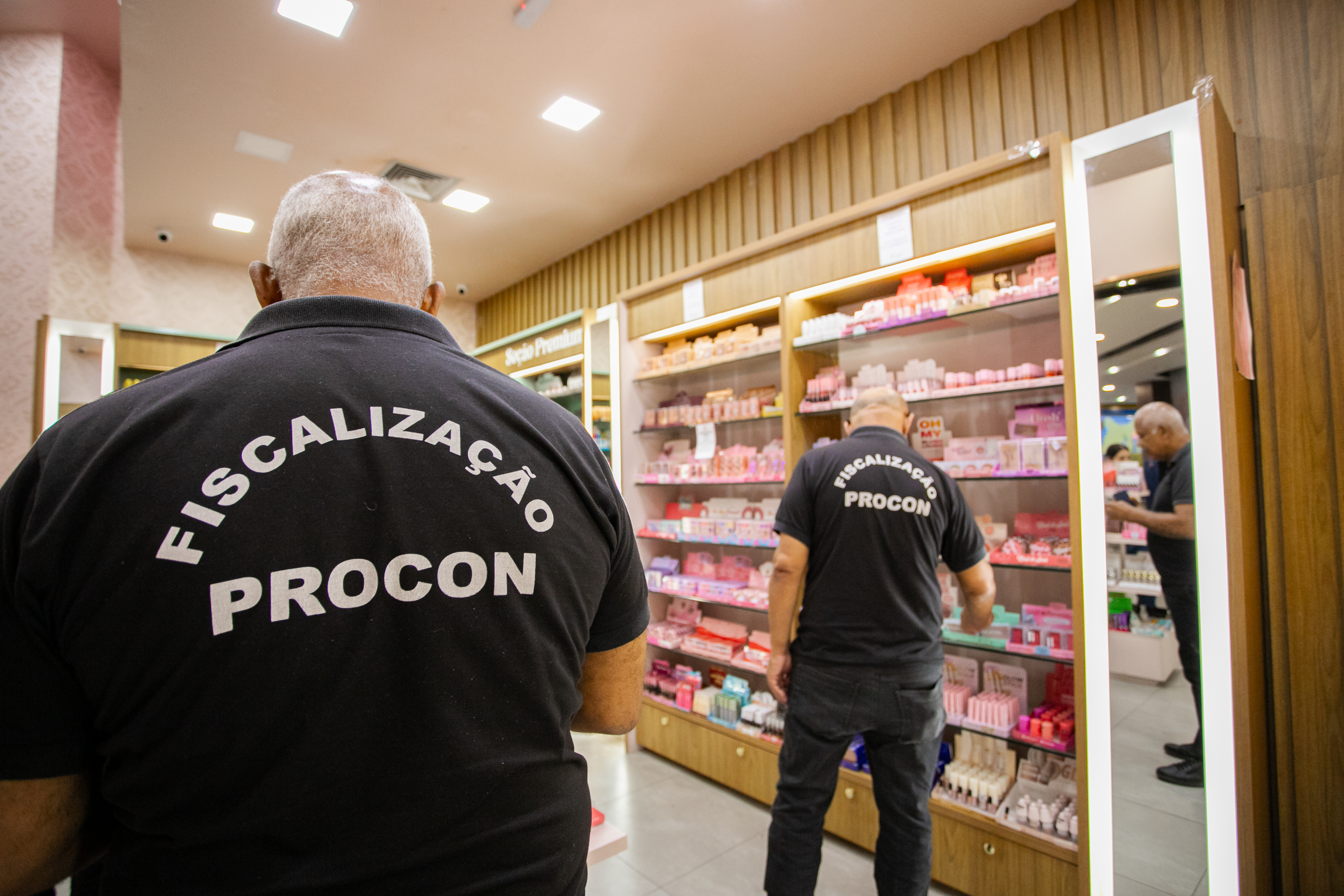 13/8/2026- Procon de Lauro de Freitas reforça proteção ao consumidor com fiscalização em lojas de cosméticos