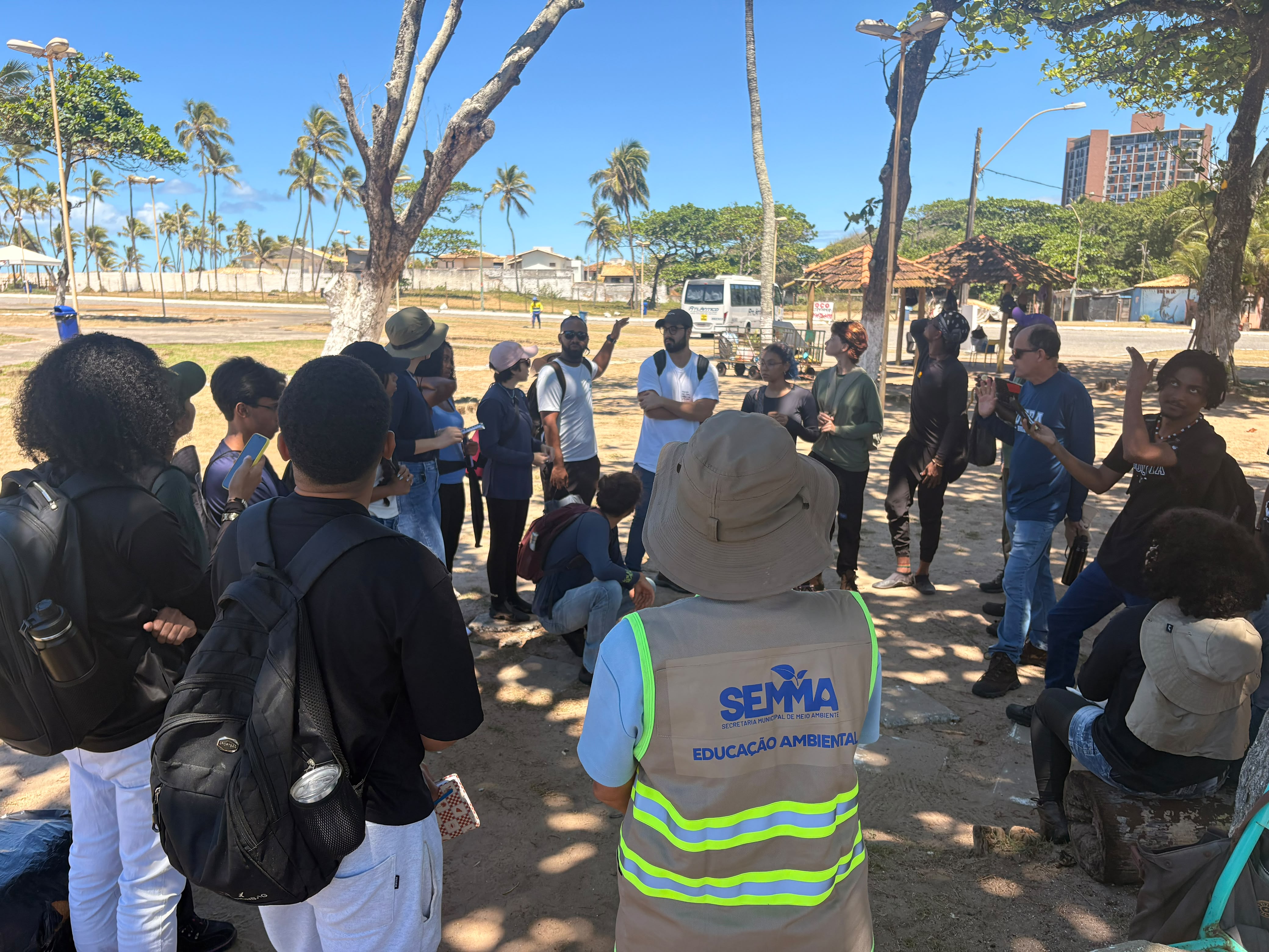 16/9/2026 - Estudantes da UFBA fazem diagnóstico de campo em praias de Lauro de Freitas