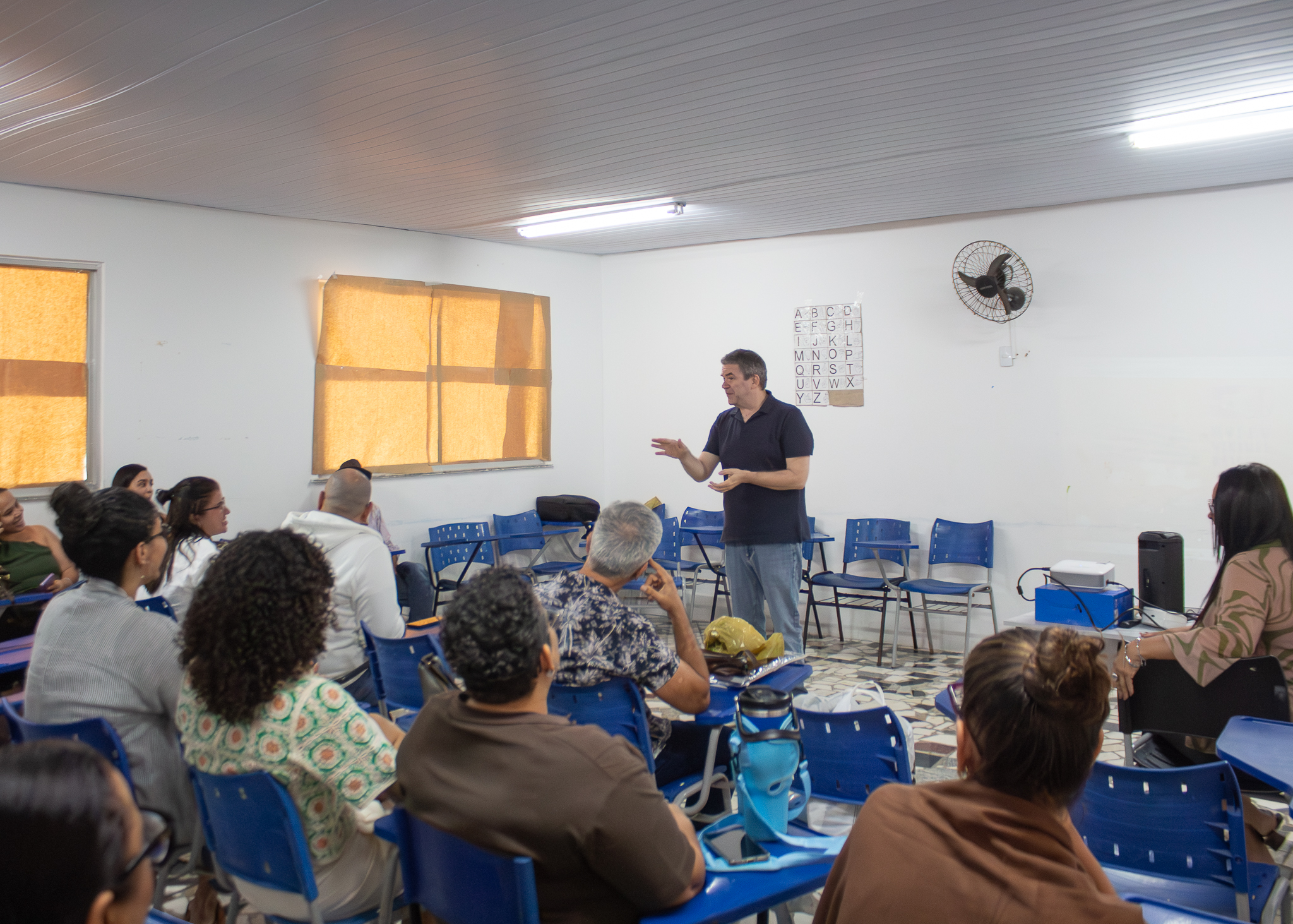 Professores da rede municipal participam de formação sobre educação antirracista e valorização das identidades afro-indígenas