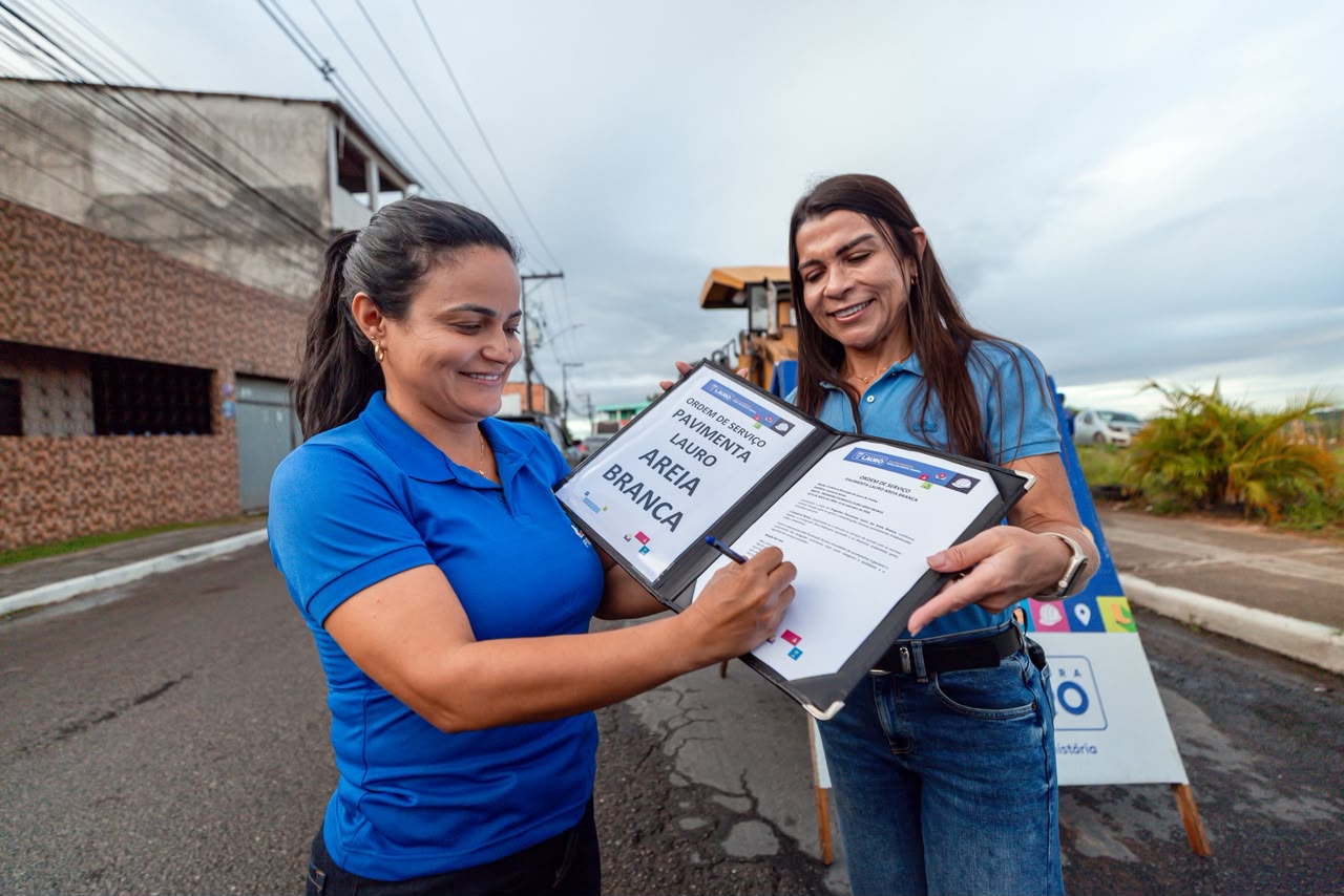 11/9/2026 - Prefeita Débora Regis assina Ordem de Serviço do Pavimenta Lauro para ruas de Areia Branca