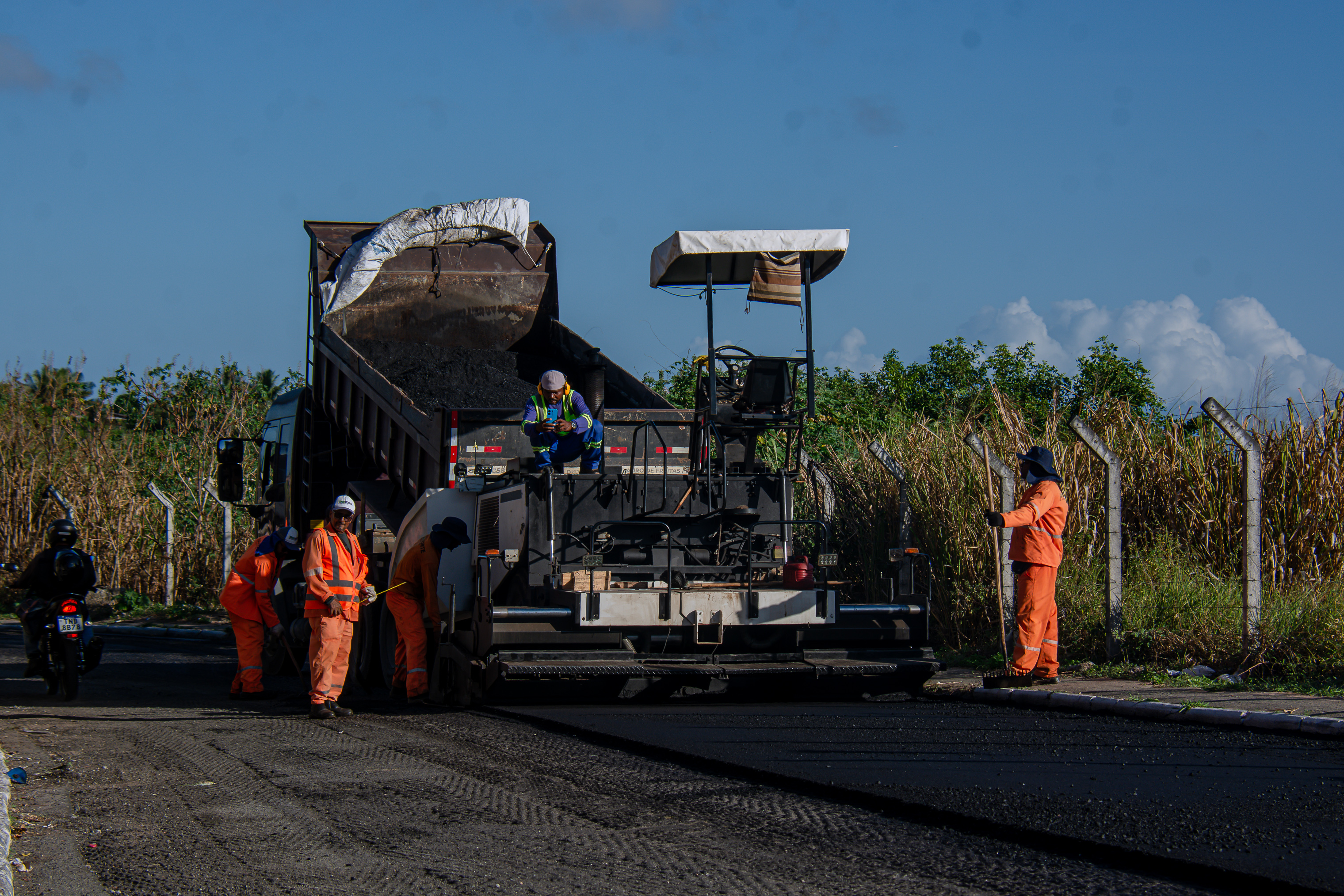 7/10/2026 - Pavimenta Lauro e Banho de Luz transformam a infraestrutura viária de Areia Branca